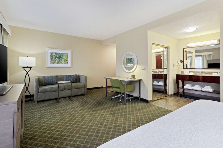 Room 9 of 32