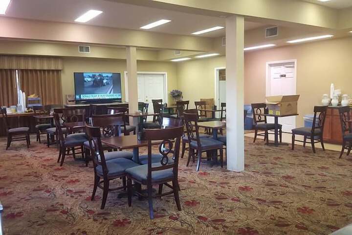 Sunday House Inn and Suites