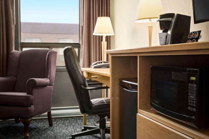 Room 32 of 50