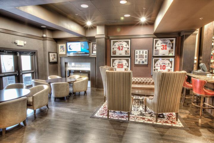 Lounge 61 of 73