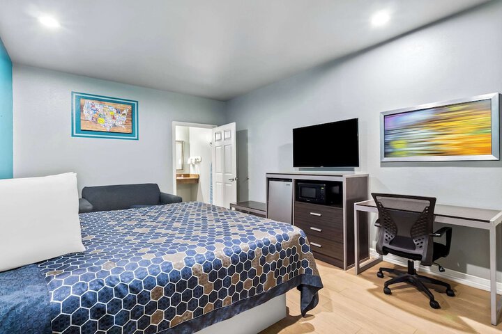 Econo Lodge Inn & Suites Channelview - Houston East