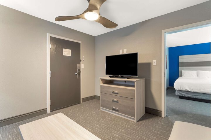 Best Western Plus Cleveland Inn & Suites