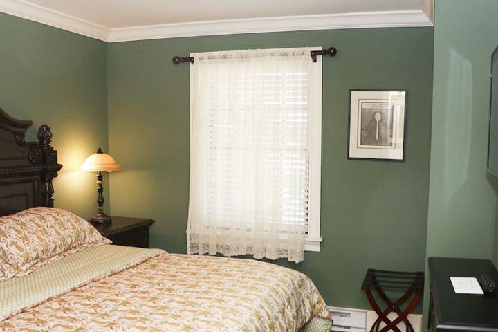 Room 100 of 116