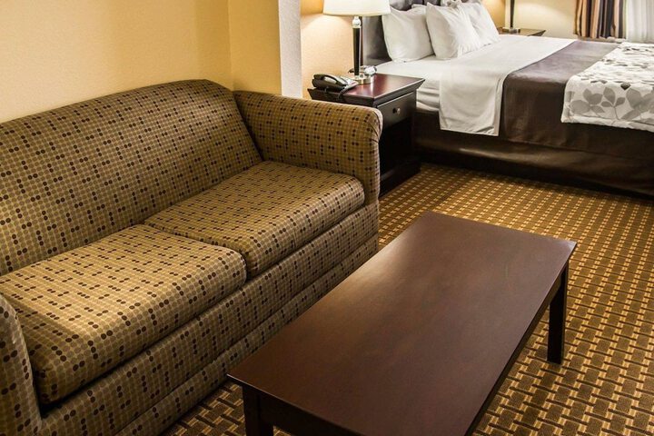 Room 32 of 103