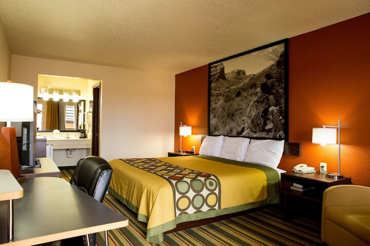 Room 11 of 20