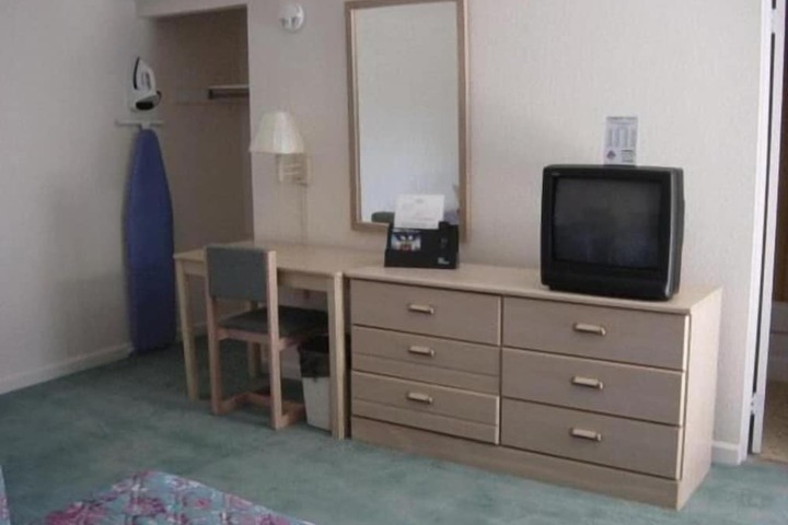 Room 13 of 20