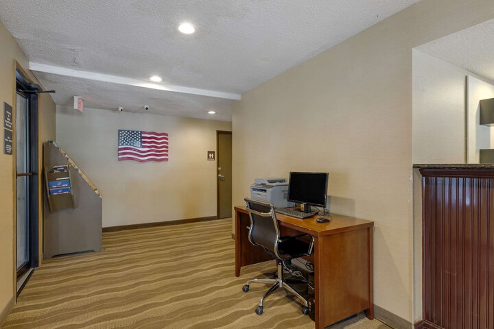 Business Center 32 of 32