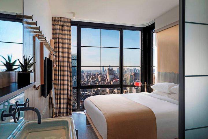 Room 28 of 68