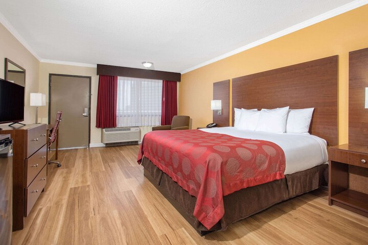 Room 28 of 44
