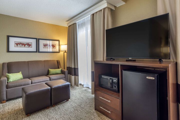 Room 10 of 28