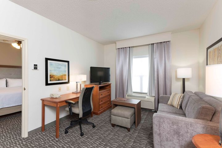 Homewood Suites by Hilton Indianapolis-Airport / Plainfield