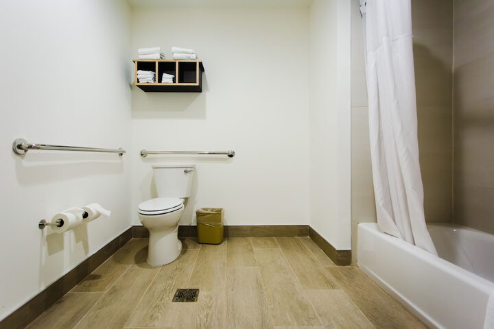 Room 33 of 69