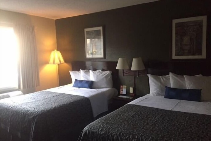 Days Inn by Wyndham Cleveland Lakewood