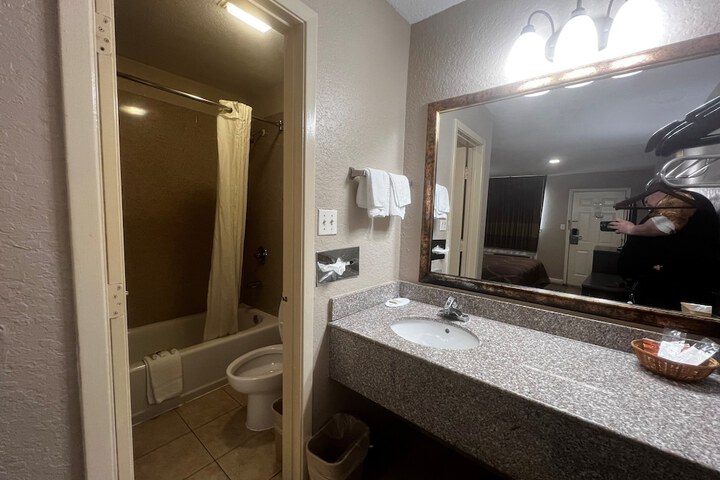 Room 8 of 35