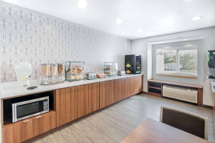 Microtel Inn by Wyndham Victor / Rochester