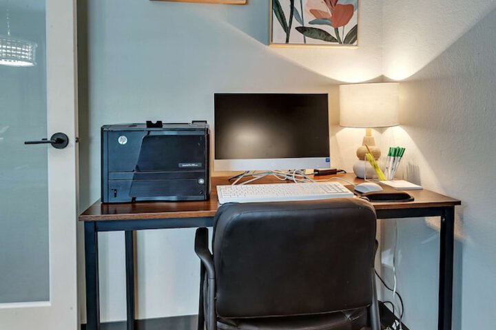 Business Center 73 of 74