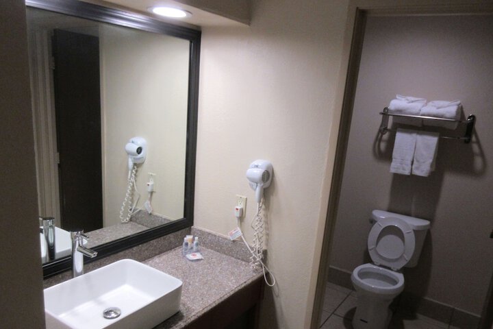 Room 6 of 16
