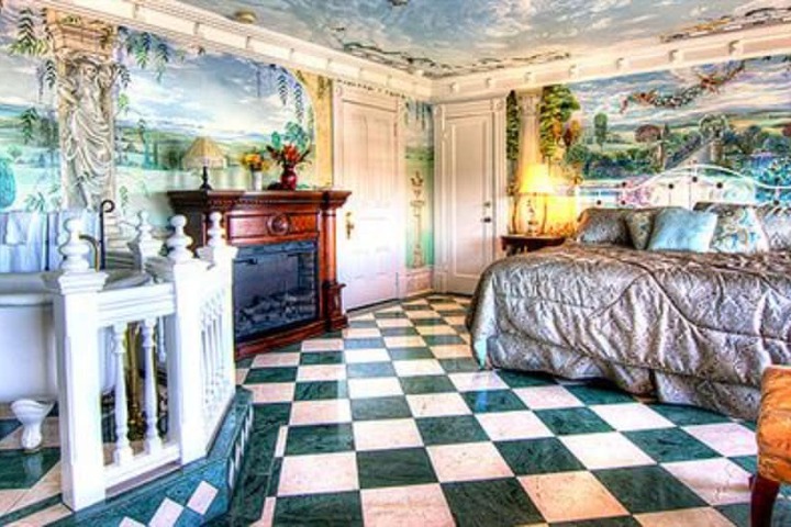 Gingerbread Mansion Inn
