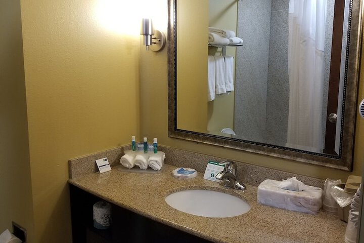 Holiday Inn Express & Suites Gulf Shores by IHG