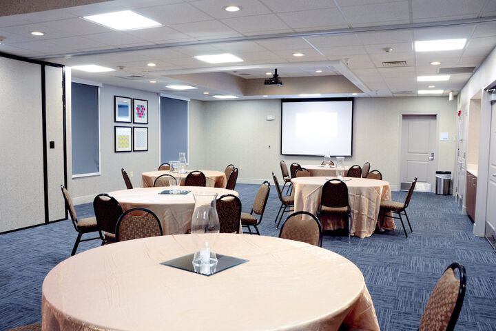 Ballroom/Hall 74 of 81