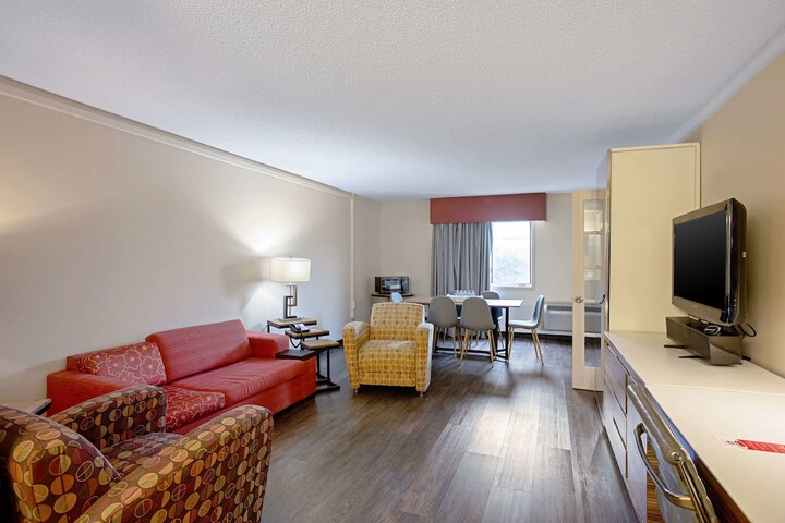 Room 6 of 27