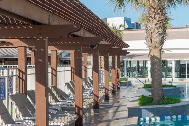 Gaidos Seaside Inn