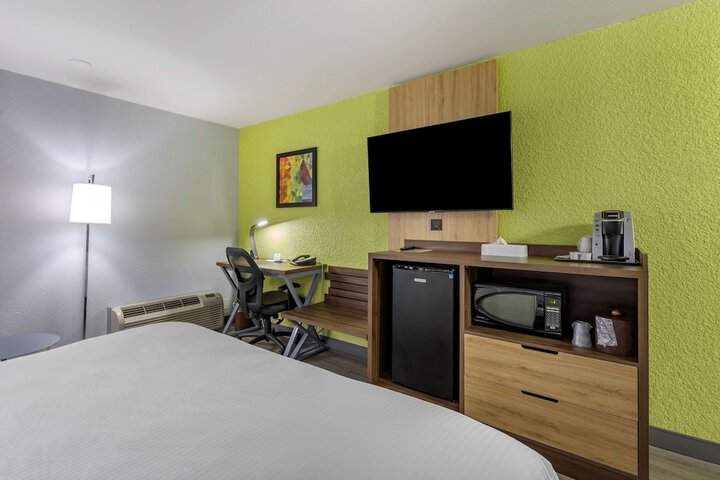 Room 13 of 39
