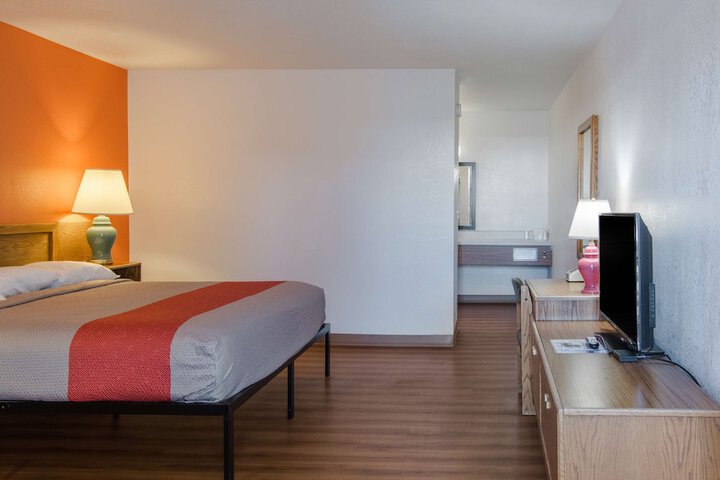 Motel 6 Madras OR