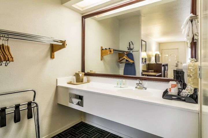 Quality Inn Fresno Near University