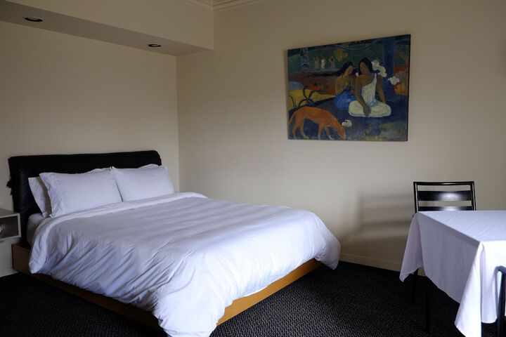Room 42 of 60