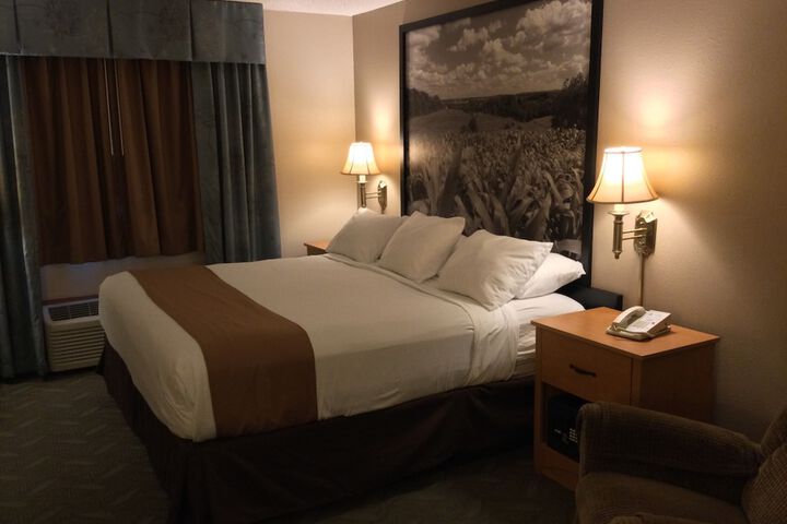 Super 8 by Wyndham Monroe WI