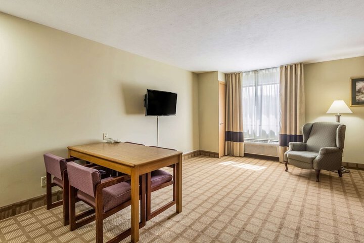 Room 33 of 49