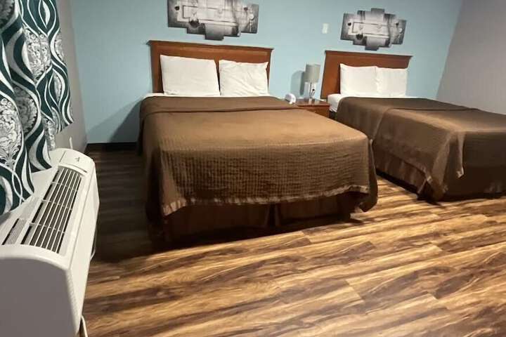 Room 5 of 11