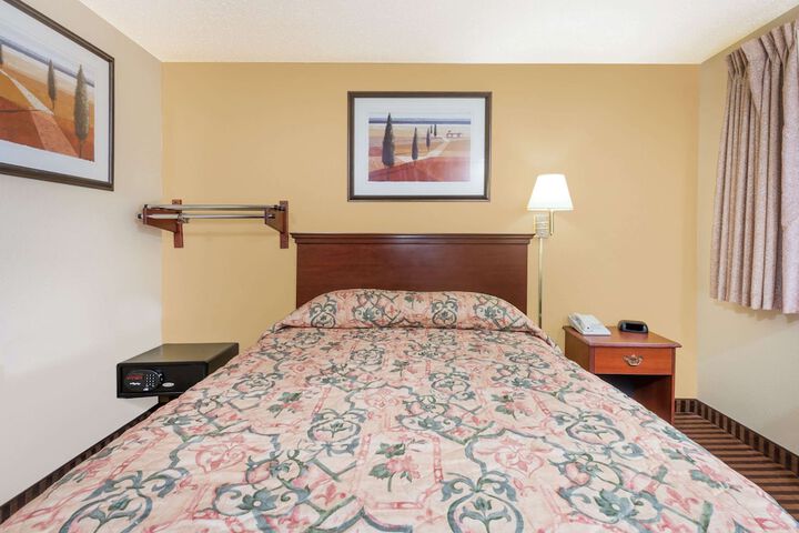Room 16 of 30