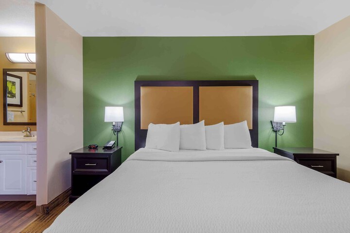 Room 10 of 26