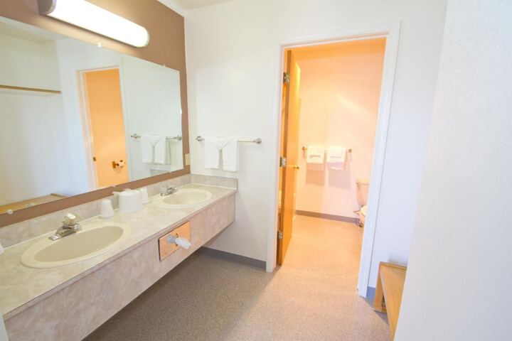 Room 9 of 31