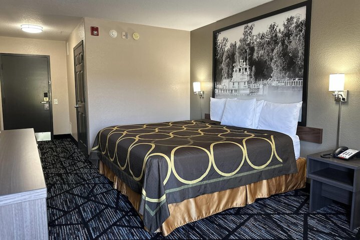 Super 8 by Wyndham Kinder / Coushatta near Casino