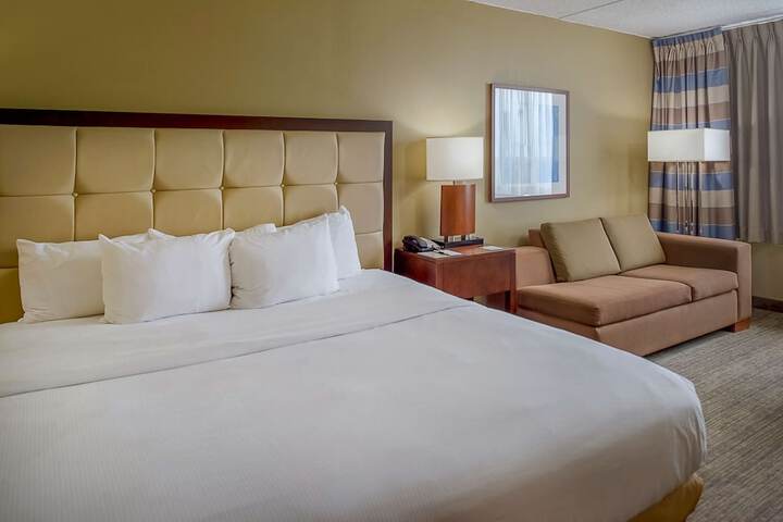 DoubleTree by Hilton St. Louis - Westport