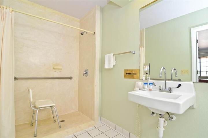 Room 9 of 19