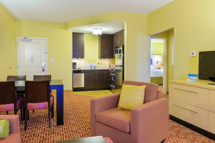 Room 32 of 66