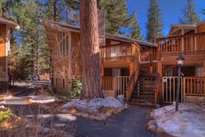 Spacious 3 North Shore Townhome 3 Br Townhouse by RedAwning