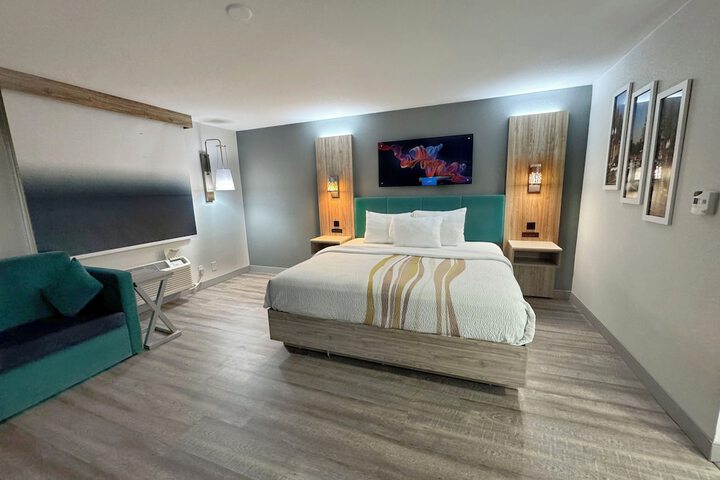 Room 9 of 42