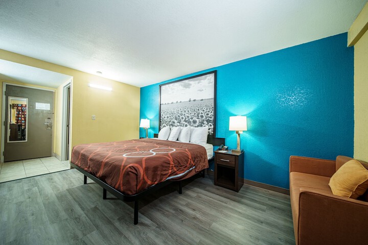 Room 27 of 94