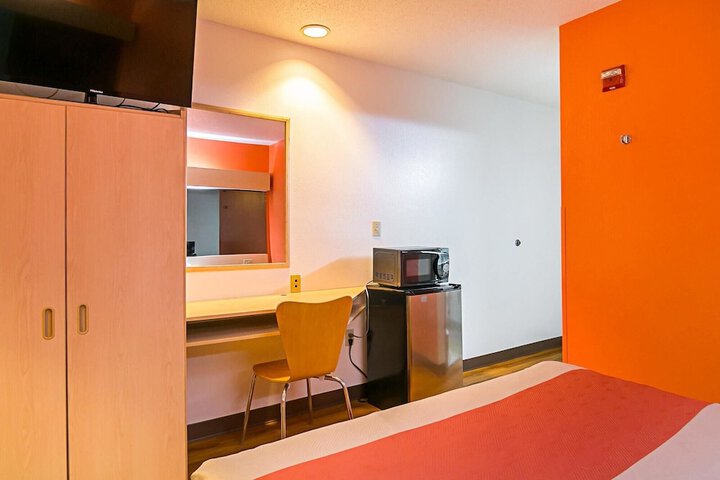 Motel 6 Sycamore IL
