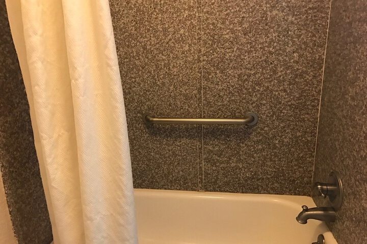 Room 4 of 6
