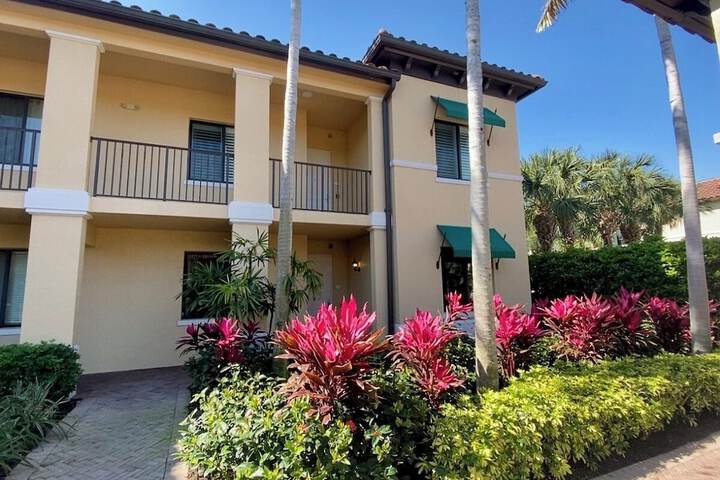 Naples Bay Resort & Marina