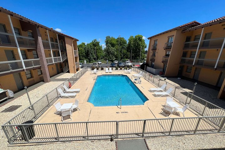 Pool 4 of 14
