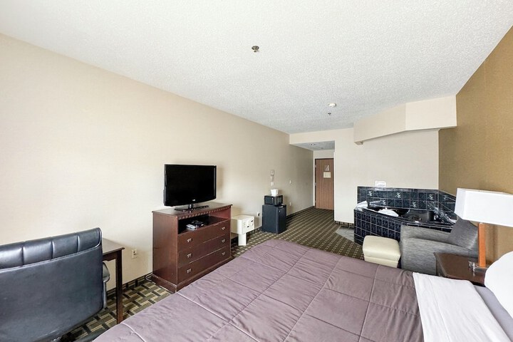 FairBridge Inn & Suites Batavia - Darien Amusement Park