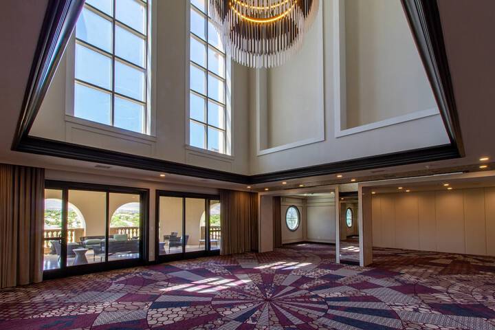 Ballroom/Hall 222 of 266