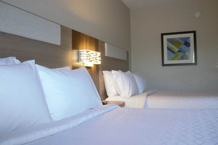 Holiday Inn Express & Suites Hope Mills-Fayetteville Arpt by IHG
